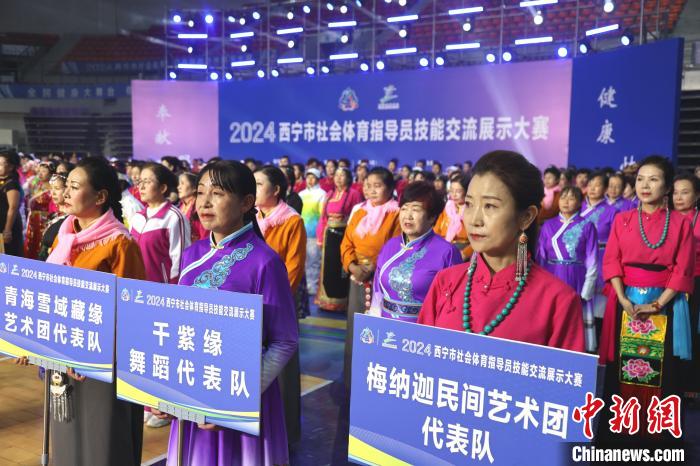 传统不失现代的姿态：青海西宁千名舞者展示多