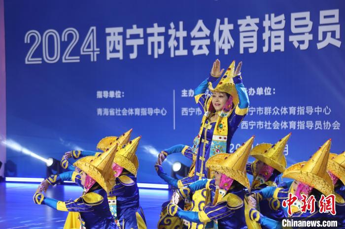 传统不失现代的姿态：青海西宁千名舞者展示多