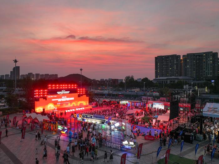 济南融创茂举办启动仪式,标志着好运山东体育