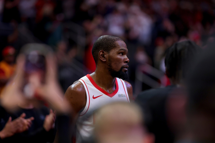 杜兰特超越乔丹登历史得分榜第五 队友泼水庆祝