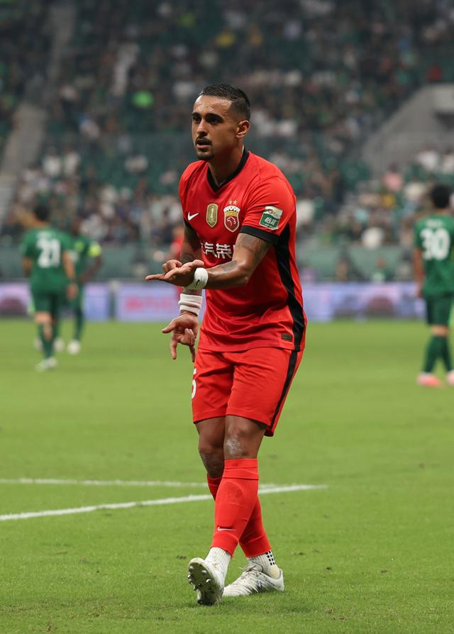 海港外援配置失衡致中场失控，三外援前锋模式