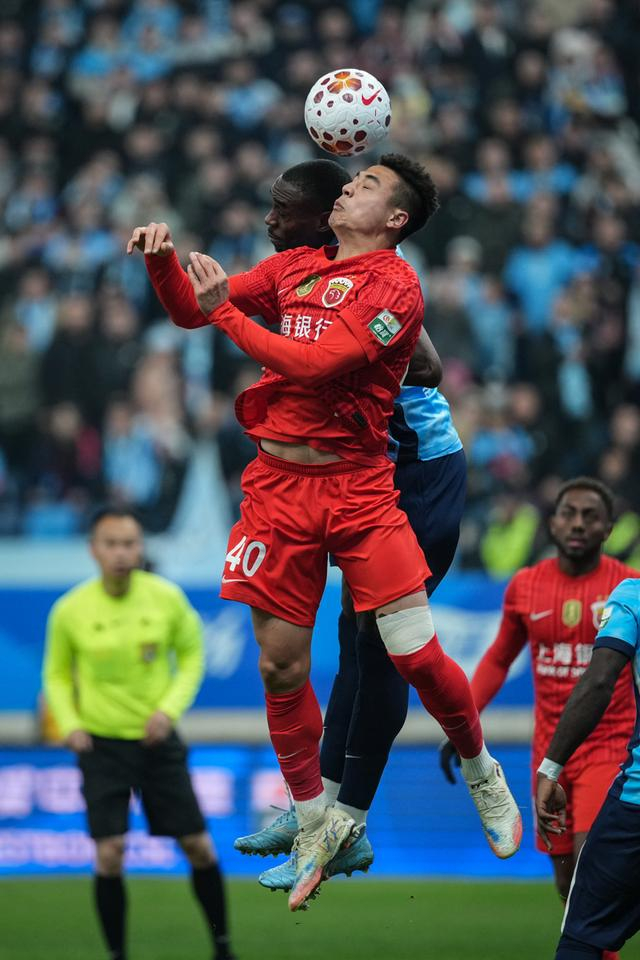 海港外援配置失衡致中场失控，三外援前锋模式