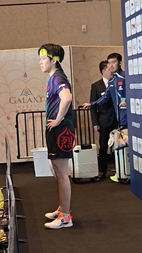 王楚钦澳门世界杯首战横扫约内斯库展现王者风