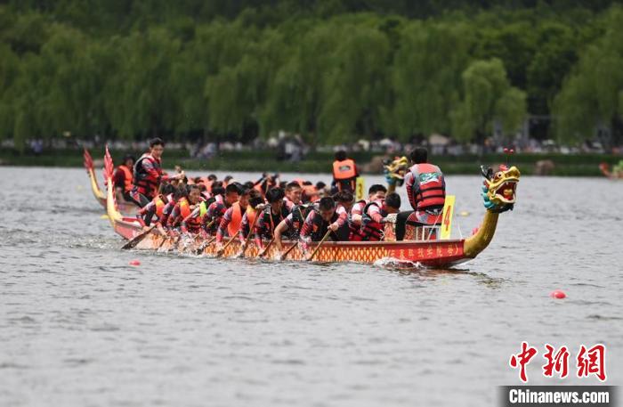 端午节期间吉林省首届全国龙舟邀请赛在长春伊