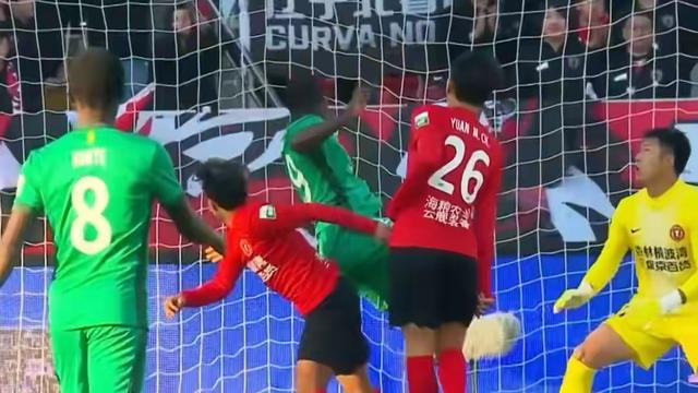 升班马掀翻传统豪门 保级队拼得赛季首胜